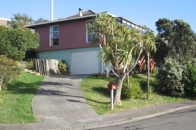 Photo of property in 7 Crown Hill, Titahi Bay, Porirua, 5022
