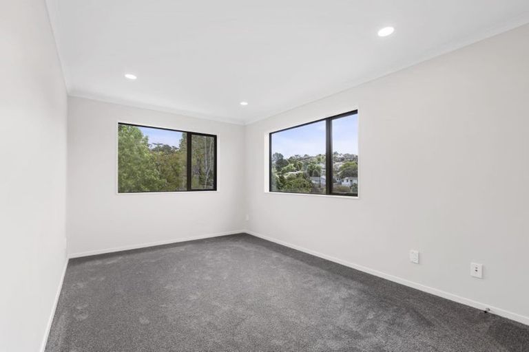 Photo of property in 10c Neilon Place, Northcross, Auckland, 0632