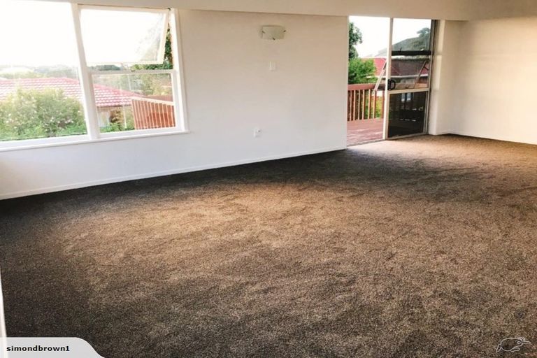 Photo of property in 2/12 Westwell Road, Belmont, Auckland, 0622