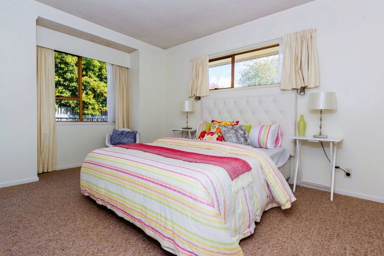 Photo of property in 1/7 Cezanne Place, New Lynn, Auckland, 0600