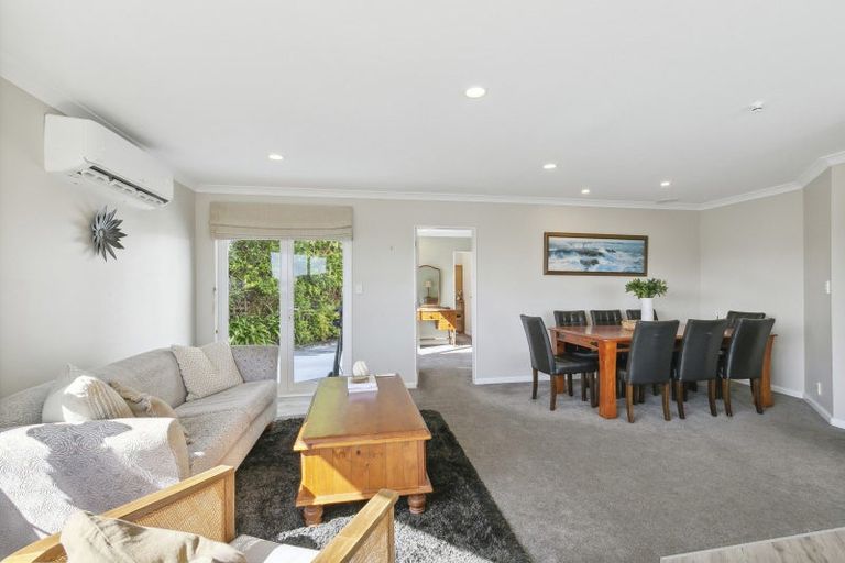 Photo of property in 14 Huxley Grove, Churton Park, Wellington, 6037