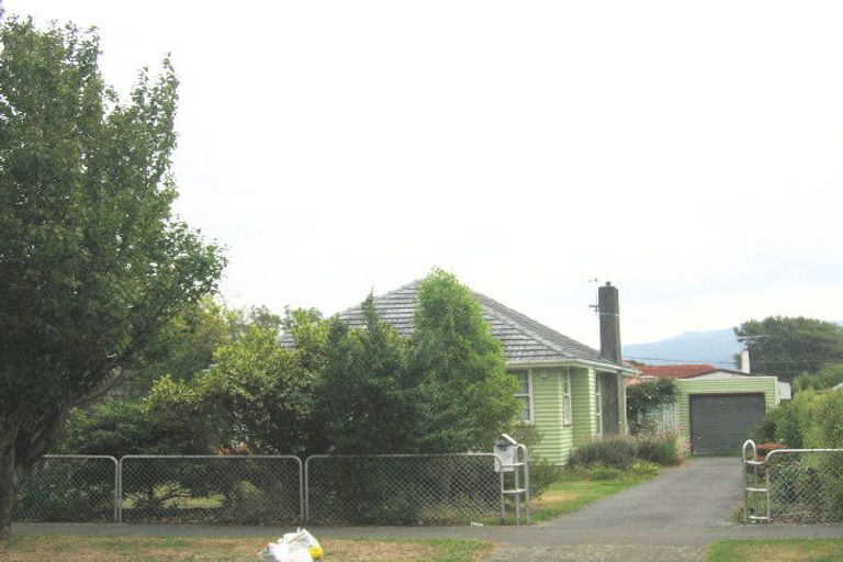 Photo of property in 16 Fraser Crescent, Elderslea, Upper Hutt, 5018