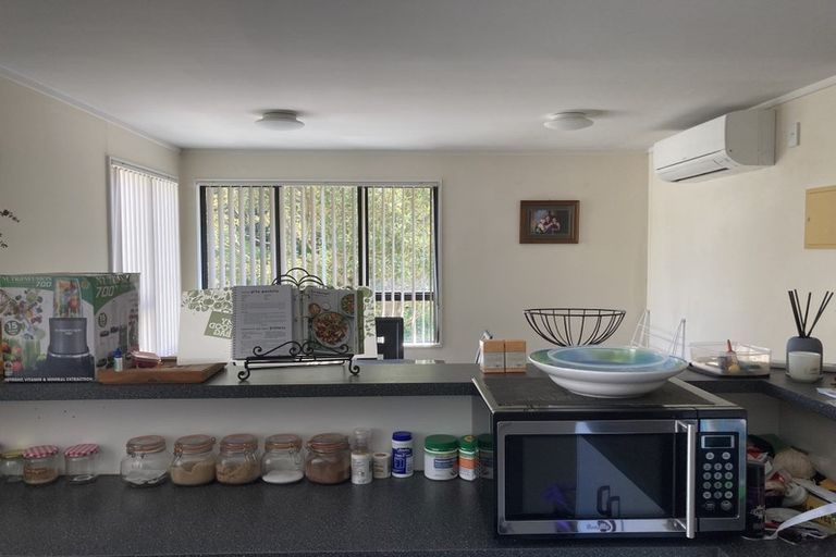 Photo of property in 18 Melrose Road, Island Bay, Wellington, 6023