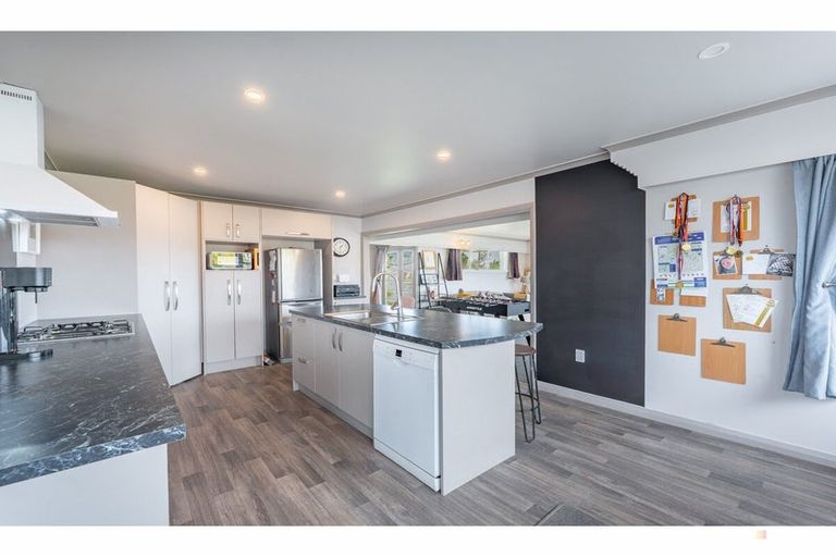 Photo of property in 30 Timaru Road, Waimate, 7924