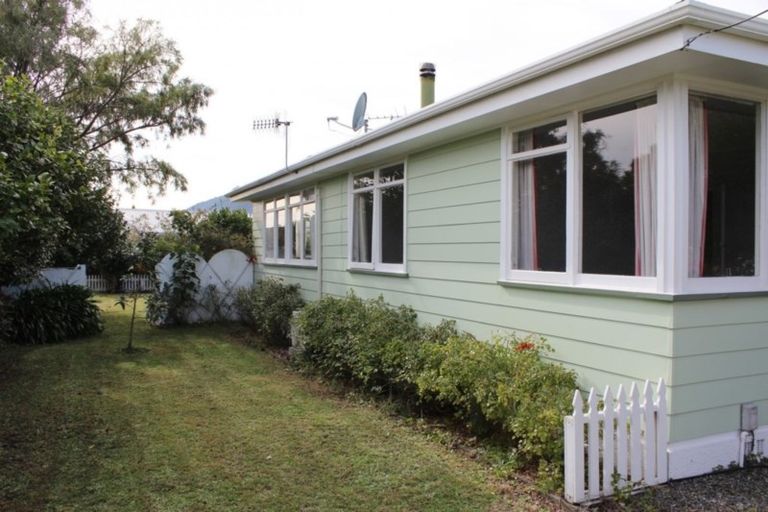 Photo of property in 3 Martin Street, Waikanae, 5036