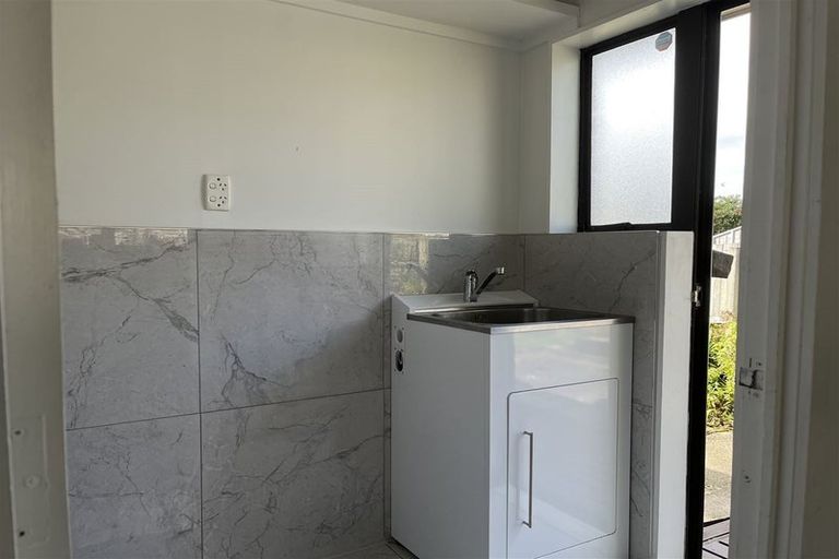 Photo of property in 2/69 Orams Road, Hillpark, Auckland, 2102