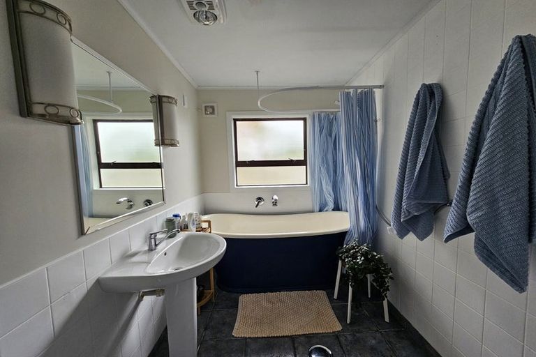 Photo of property in 17 Haunui Road, Pukerua Bay, 5026