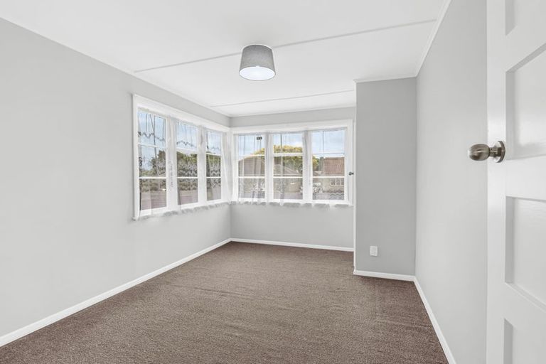 Photo of property in 17 Ngarimu Street, Roslyn, Palmerston North, 4414