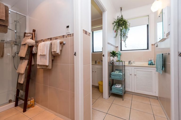 Photo of property in 14 Gwenand Place, Botany Downs, Auckland, 2010