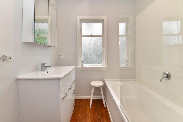 Photo of property in 7 Karaka Street, Helensville, 0800