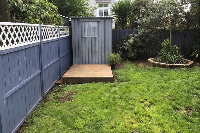 Photo of property in 2/23 Beach Road, Pahurehure, Papakura, 2113