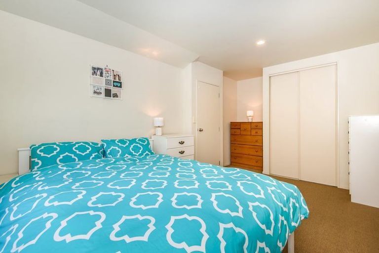 Photo of property in 37 Verdale Circle, Glen Eden, Auckland, 0602