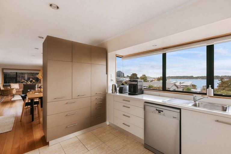 Photo of property in 96 Omokoroa Road, Omokoroa, 3114