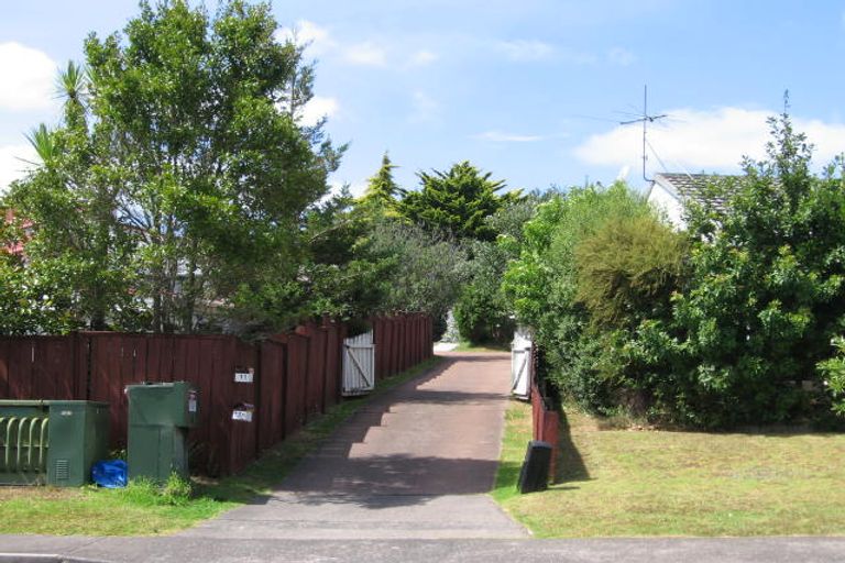 Photo of property in 2/11 Centorian Drive, Windsor Park, Auckland, 0632