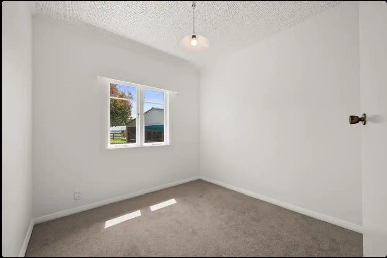 Photo of property in 38 Farrand Road, Kumeu, 0891