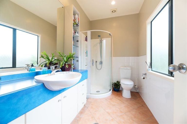 Photo of property in 2/13 Quebec Road, Milford, Auckland, 0620