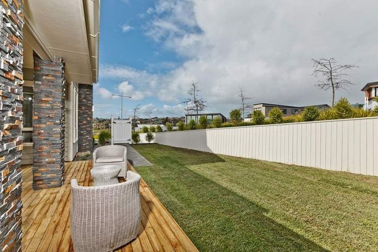 Photo of property in 15 Te Oneroa Way, Long Bay, Auckland, 0630