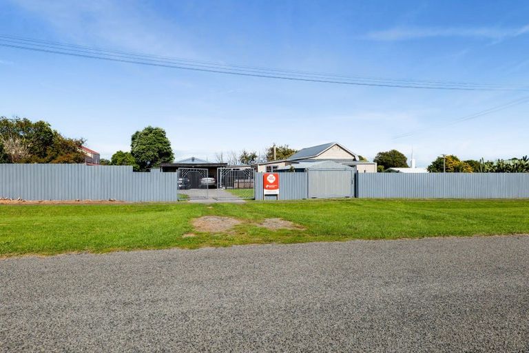 Photo of property in 10 Tauranga-a-ika Street, Manaia, 4612