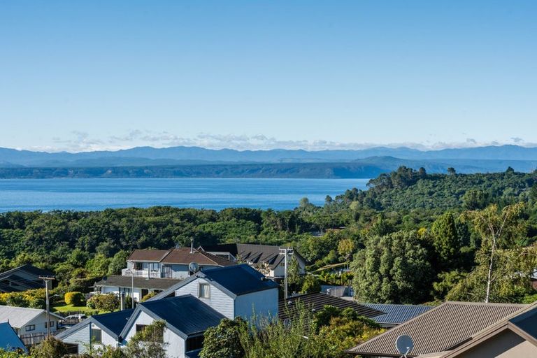 Photo of property in 102 Wakeman Road, Acacia Bay, Taupo, 3330