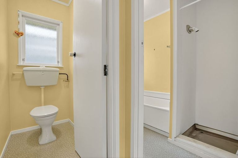 Photo of property in 1/7 Dakota Avenue, Beach Haven, Auckland, 0626