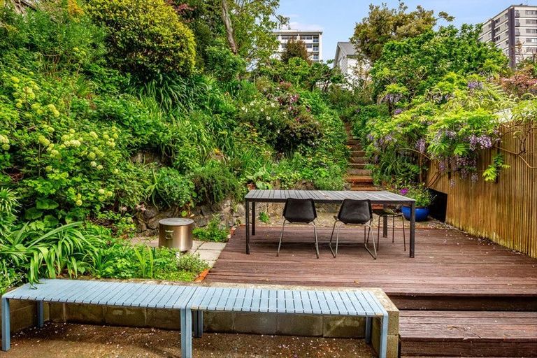 Photo of property in 12 Tinakori Road, Thorndon, Wellington, 6011