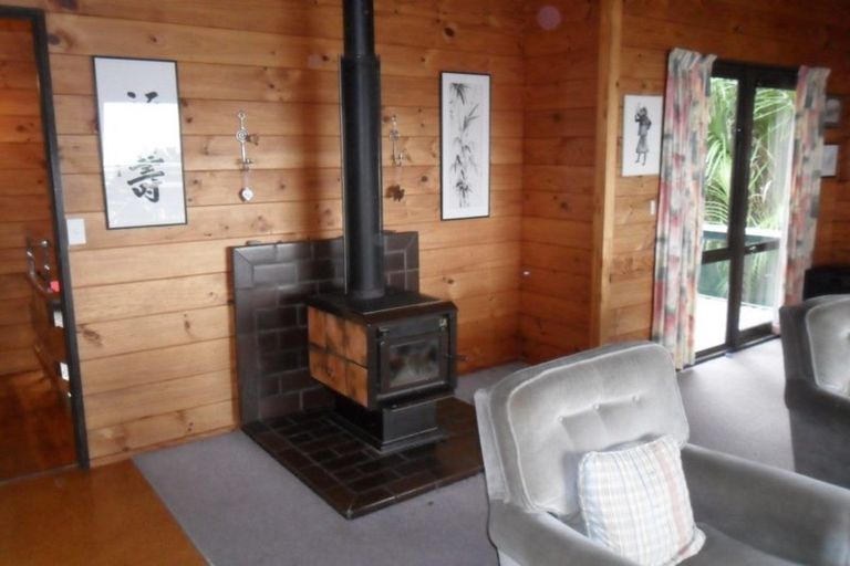 Photo of property in 103 Leigh Road, Leigh, 0985