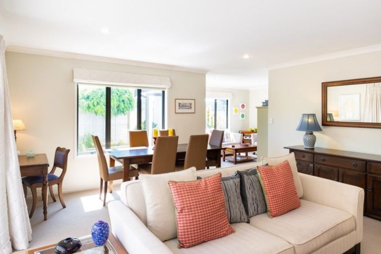 Photo of property in 2/11 Te Aute Road, Havelock North, 4130