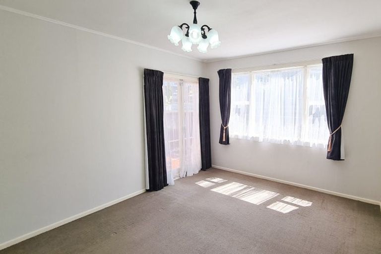 Photo of property in 50 Batchelor Street, Newlands, Wellington, 6037