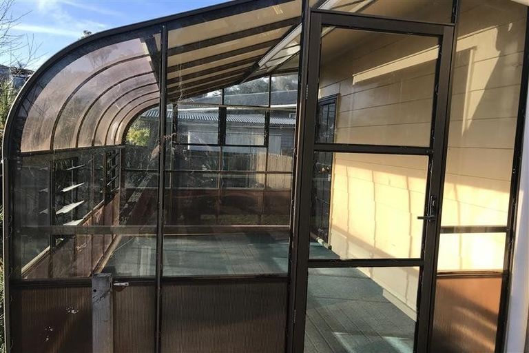 Photo of property in 8 Fitzherbert Avenue, West Harbour, Auckland, 0618