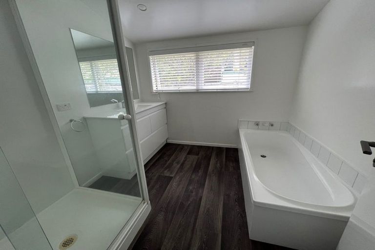 Photo of property in 1/95 Braemar Road, Castor Bay, Auckland, 0620