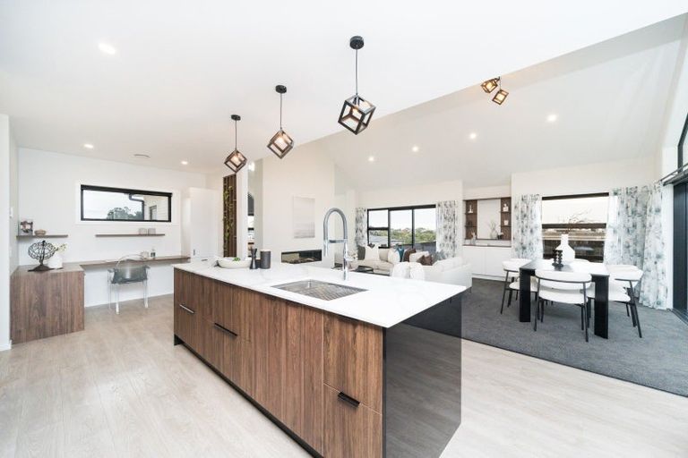 Photo of property in 44 Vaucluse Heights, Fitzherbert, Palmerston North, 4410