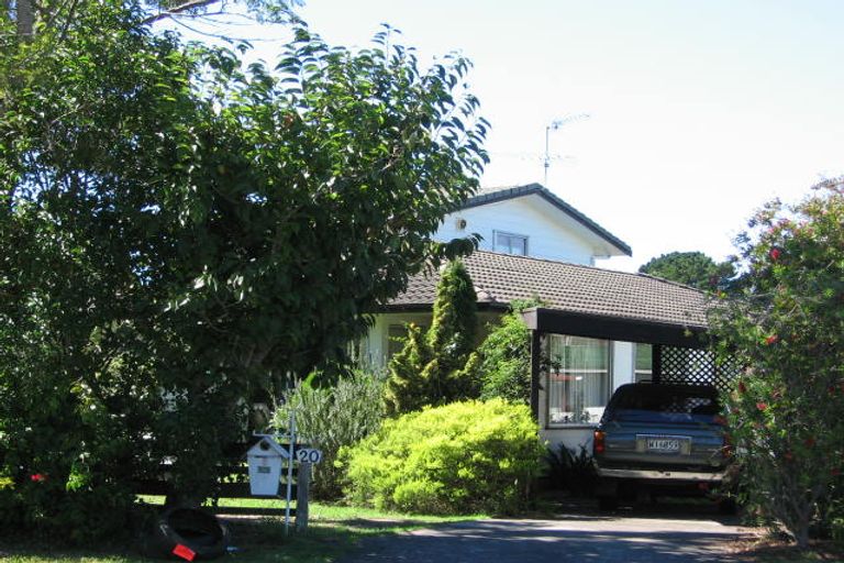 Photo of property in 20 Finlow Drive, Te Atatu South, Auckland, 0610