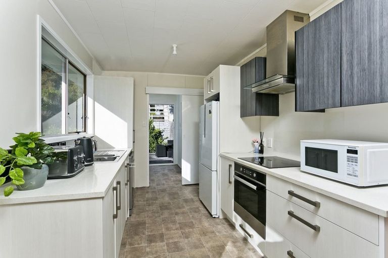 Photo of property in 2/1 Cantina Avenue, Bayview, Auckland, 0629