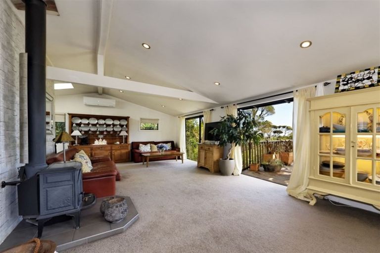 Photo of property in 256 Piha Road, Piha, New Lynn, 0772