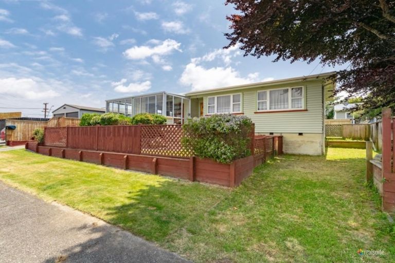 Photo of property in 3 Benge Crescent, Clouston Park, Upper Hutt, 5018