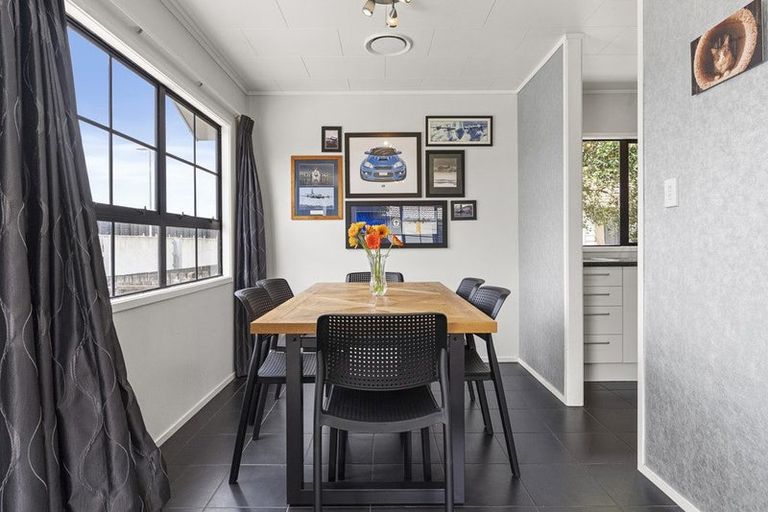 Photo of property in 19 Barbados Drive, Unsworth Heights, Auckland, 0632