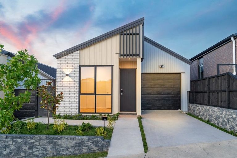 Photo of property in 16 Kotiu Place, Massey, Auckland, 0614