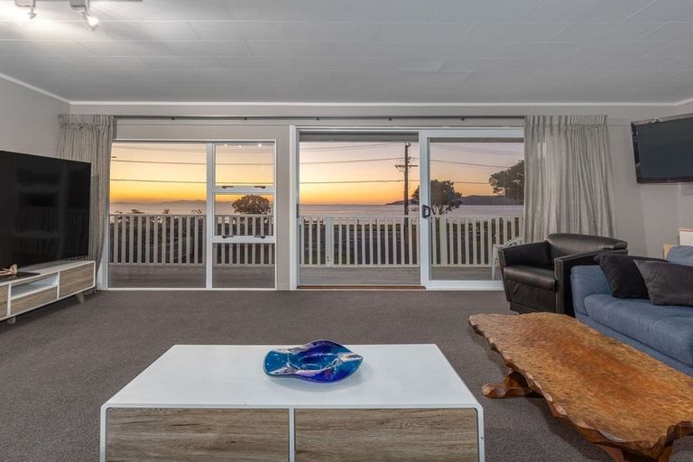 Photo of property in 104 Marine Parade, Paraparaumu Beach, Paraparaumu, 5032