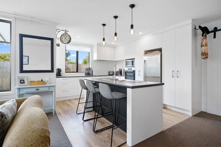 Photo of property in 285 Shakespeare Street, Leamington, Cambridge, 3432