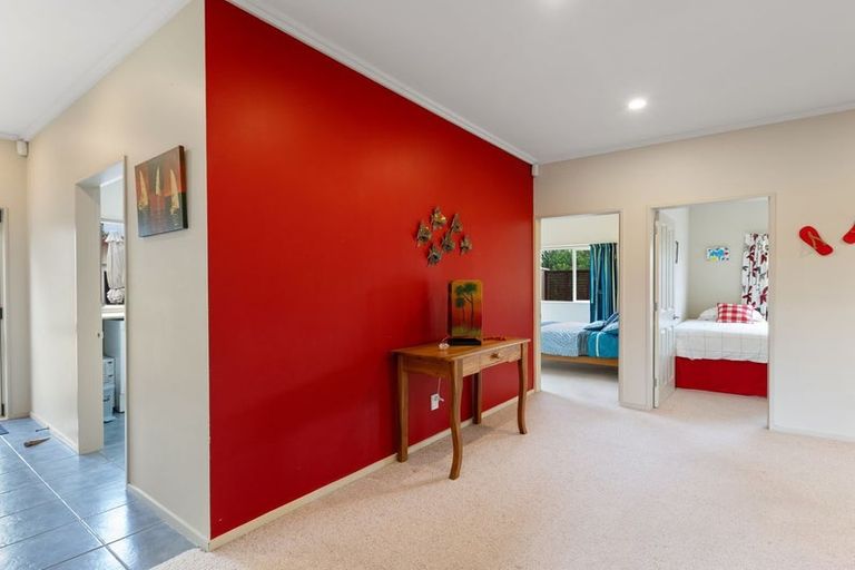 Photo of property in 14 Field Way, Waikanae Beach, Waikanae, 5036