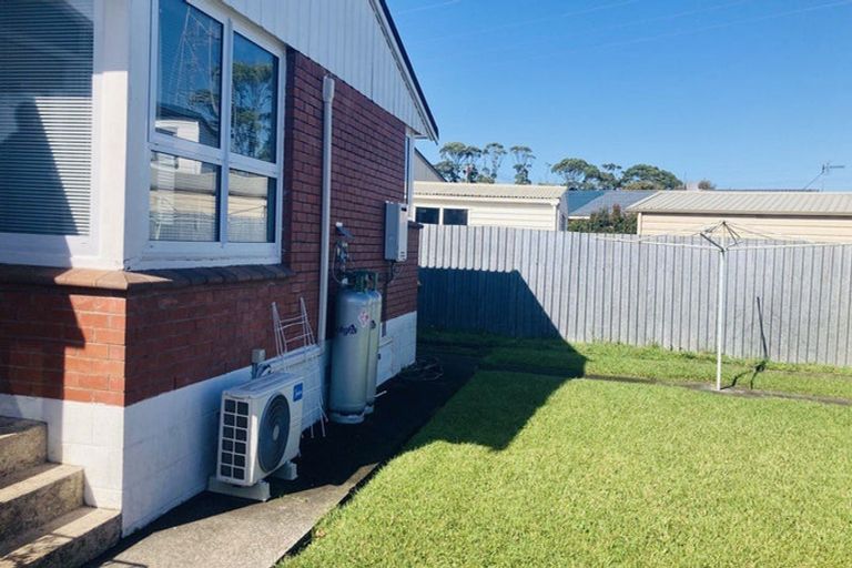 Photo of property in 2/24 Dale Crescent, Pakuranga, Auckland, 2010