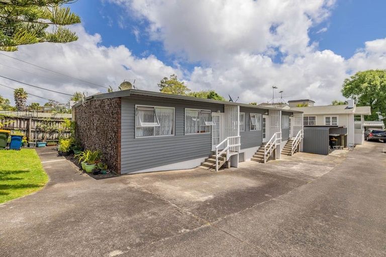 Photo of property in 21 Kamara Road, Glen Eden, Auckland, 0602