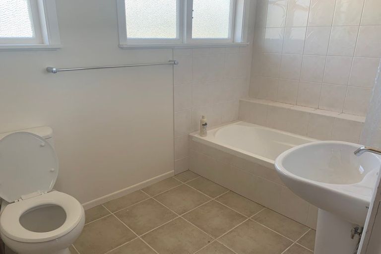 Photo of property in 2 Gordon Crescent, Marton, 4710