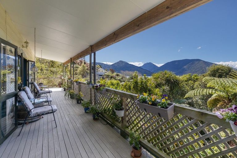 Photo of property in 56 Moenui Road, Havelock, Picton, 7281