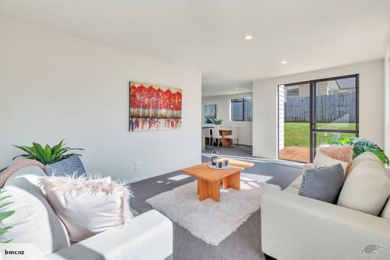 Photo of property in 33 Cityview Place, Massey, Auckland, 0614
