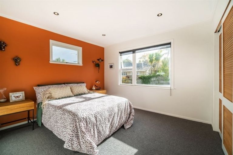Photo of property in 1/29 Bruce Road, Glenfield, Auckland, 0629