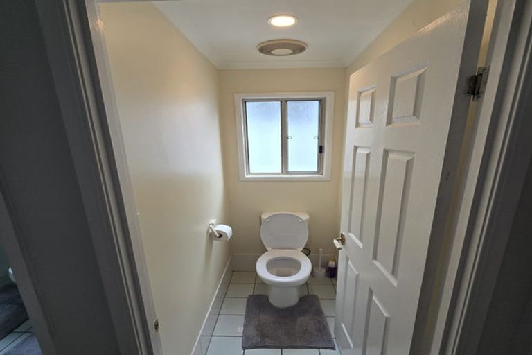 Photo of property in 12 Ranch Avenue, Beach Haven, Auckland, 0626