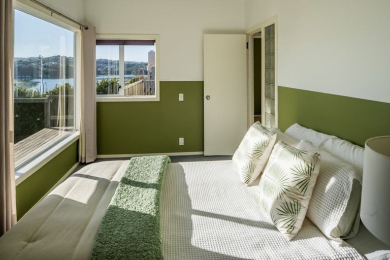 Photo of property in 15 Paekakariki Hill Road, Pauatahanui, Porirua, 5381