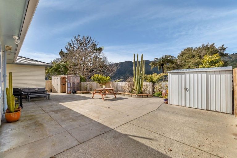 Photo of property in 27 Amundsen Grove, Stokes Valley, Lower Hutt, 5019
