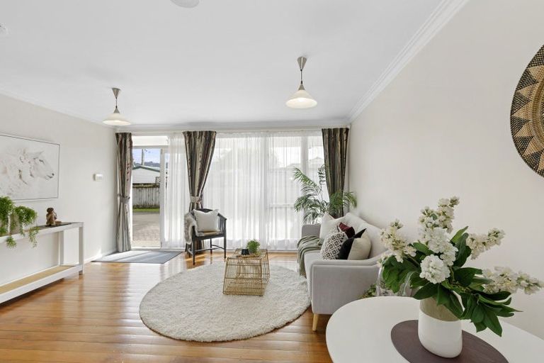 Photo of property in 1a Saulbrey Grove, Woburn, Lower Hutt, 5010